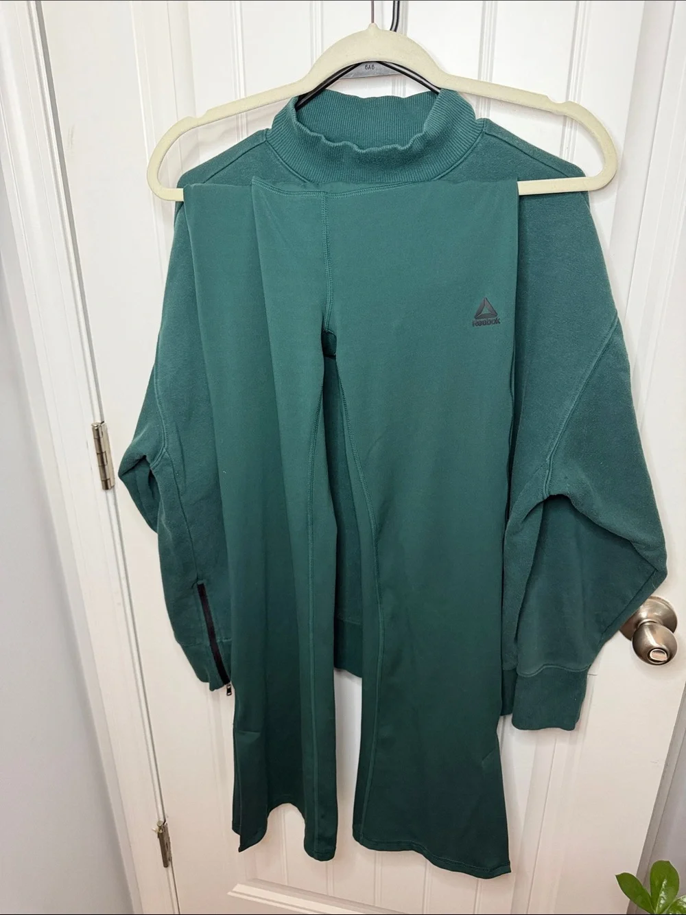 Reebok Sweatshirt & Flare Legging Matching Set